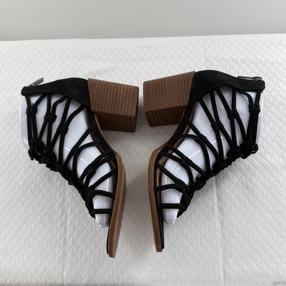 Vince Camuto Cage Karika Black Sandal with Block Heel size 7 women’s - Picture 8 of 16